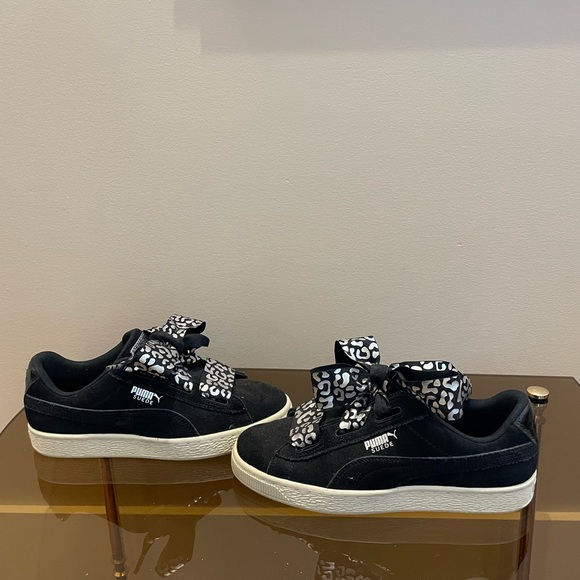 Stylish Black Puma sneakers in size 6 in excellent condition; material: Suede - Picture 3 of 4